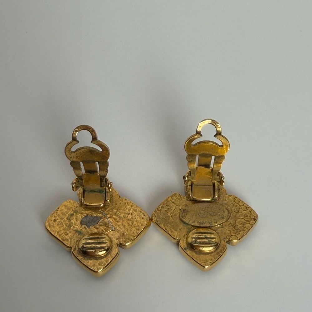 Vintage Chanel Red Gripoix Earrings 24K Gold Plated - Picture 10 of 11